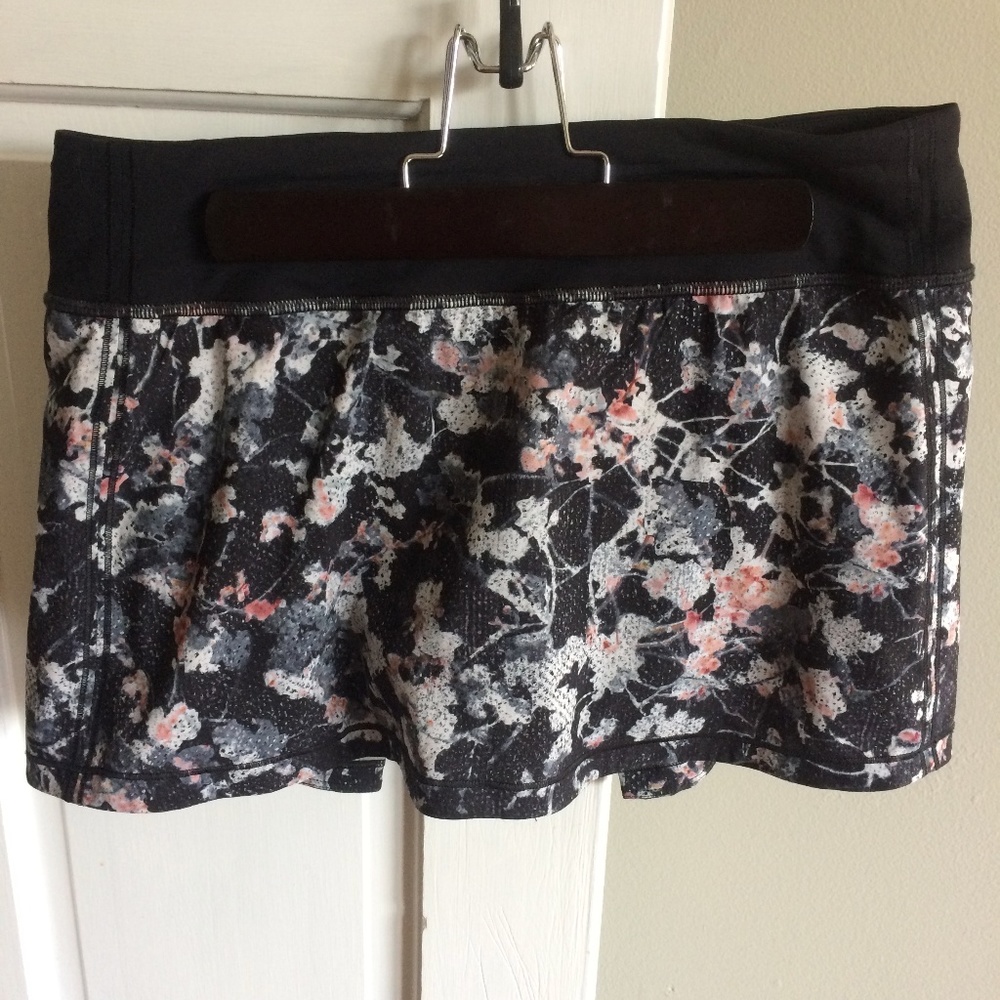 lululemon 'Pace Rival' skirt *no panels (floral)